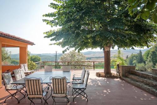 Viesnīcas āriene, Stunning Country House overlooking Tuscany hills in Lorencana