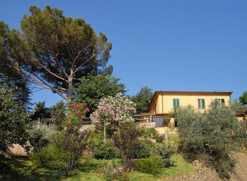 Viesnīcas āriene, Stunning Country House overlooking Tuscany hills in Lorencana