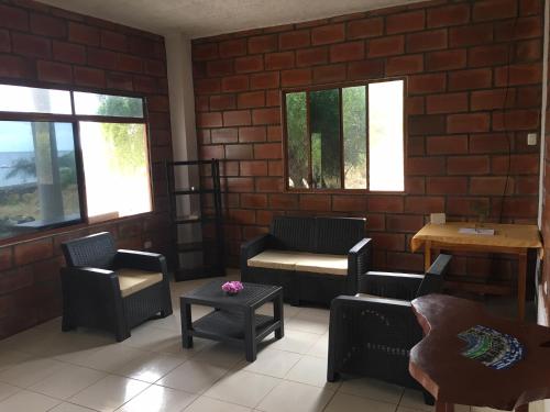 Black Beach House in Puerto Velasco Ibarra