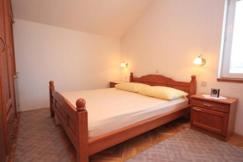 Apartments by the sea Slatine Ciovo - 7512 - image 7