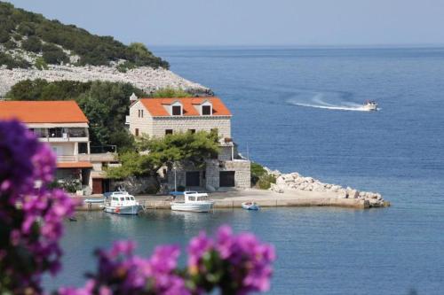 Apartments by the sea Zaklopatica Lastovo - 8340