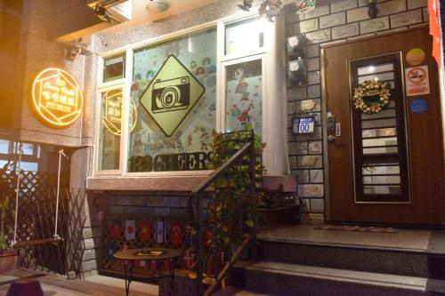 123 Cheers Hostel - 출입구