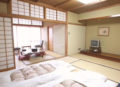 Kindayu Located in Ikaho, Kindayu is a perfect starting point from which to explore Shibukawa. Featuring a satisfying list of amenities, guests will find their stay at the property a comfortable one. Service-