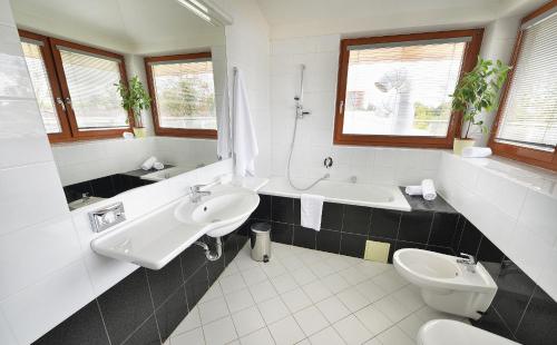 EA Hotel Populus - image 9