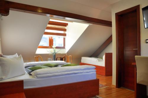 Hotel Noble - image 2