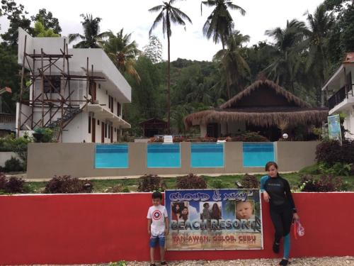 Cloud and Xky Beach Resort – Oslob, IL