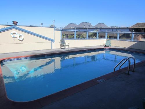 Monterey Fairgrounds Inn – Monterey, CA