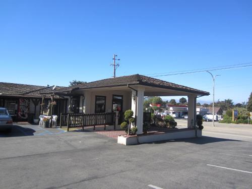 몬터레이 페어그라운즈 인 - 숙소 외관
