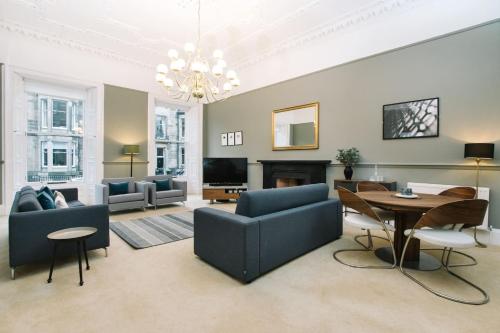 ALTIDO Palmerston Place Residence - Luxury City Centre Apt with Private Parking Edinburgh