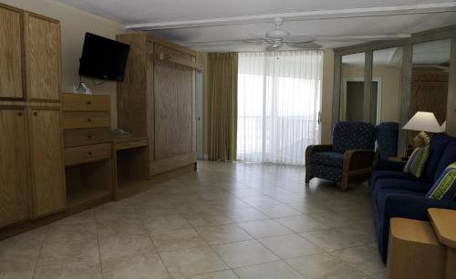 Two-Bedroom Apartment with Ocean View