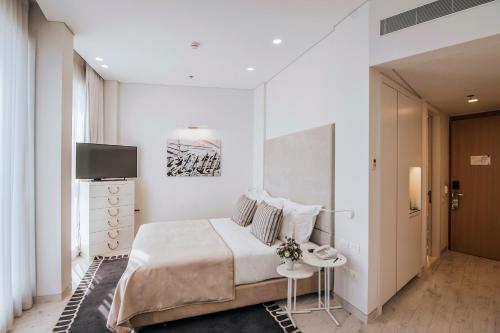 Superior Double or Twin Room with City View image 4