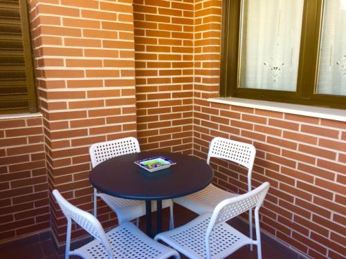 2 bedrooms, 3 beds