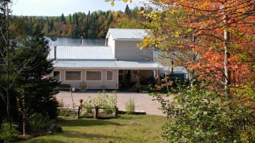 Kilátás, Hebergement Cerfs-Tifie fermette in Lac-Goth (QC)