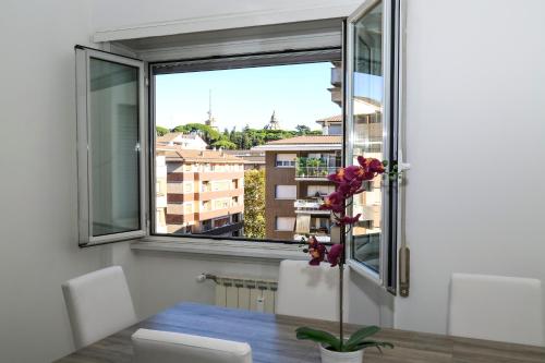 ALL NEW Luxury condo sleeps 6,Balcony,Fibra WIFI, Rom (Foto 2)