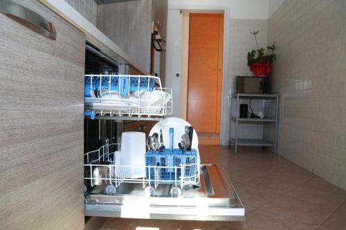 ALL NEW Luxury condo sleeps 6,Balcony,Fibra WIFI, Rom (Foto 8)