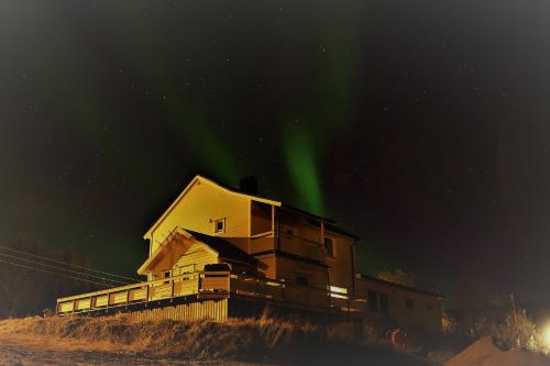 A szálláshely kívülről, Utsikten Feriehus i Bakkeby in Rotsund