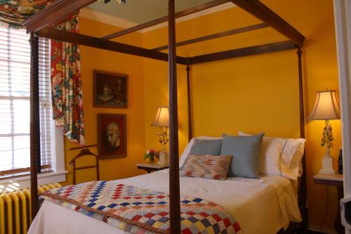 Inn at Court Square – Charlottesville, VA