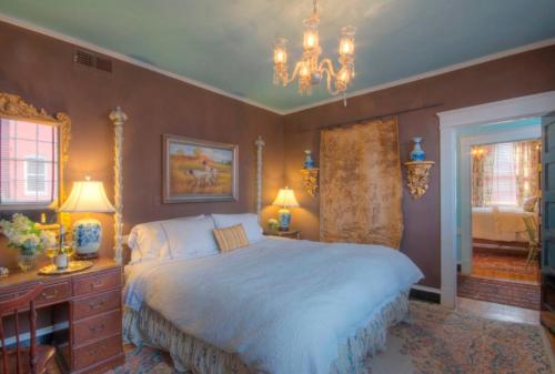 Inn at Court Square – Charlottesville, VA