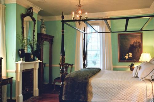 Inn at Court Square – Charlottesville, VA