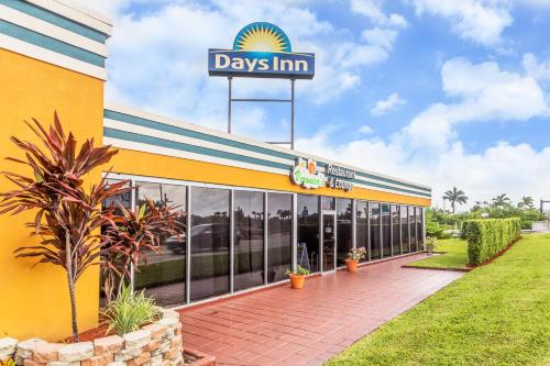 Pub/Lounge, Days Inn by Wyndham Fort Lauderdale-Oakland Park Airport N in Fort Lauderdale (Florida)