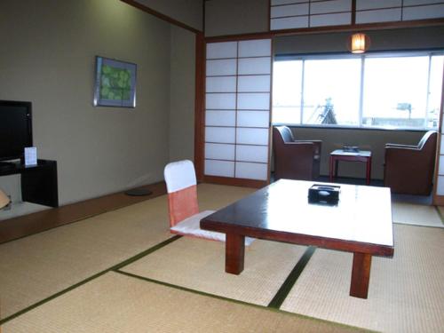 a living room filled with furniture and a table, Usyounoie Sugiyama Hotel in Gifu