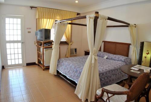 Surfside Boracay Resort Room Type - Superior Double Garden View Surfside Boracay Resort Room Type - Superior Double Garden View