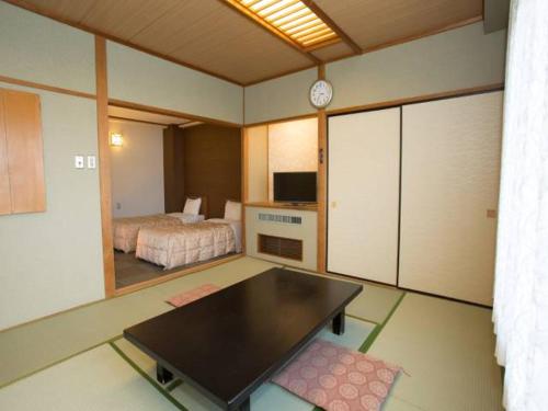 Ikaho Grand Hotel Stop at Ikaho Grand Hotel to discover the wonders of Shibukawa. Both business travelers and tourists can enjoy the propertys facilities and services. Service-minded staff will welcome and guide you a