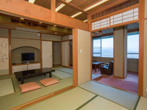 Ikaho Grand Hotel Stop at Ikaho Grand Hotel to discover the wonders of Shibukawa. Both business travelers and tourists can enjoy the propertys facilities and services. Service-minded staff will welcome and guide you a