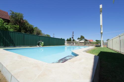 สวนน้ำ, แอตลาส โมเต็ล (Atlas Motel) in ดับโบ