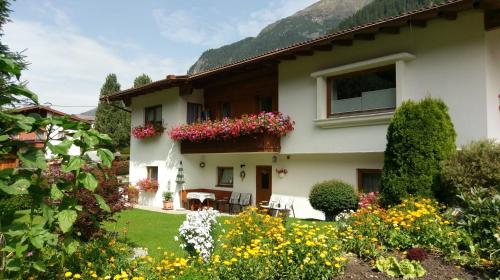 Haus Rosi - Apartment - Sankt Leonhard im Pitztal