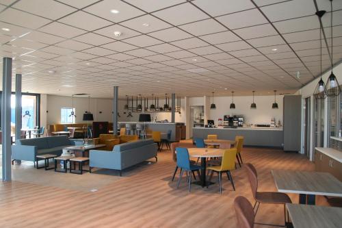 Restaurant, Chalet Helmgras J4 in Buren