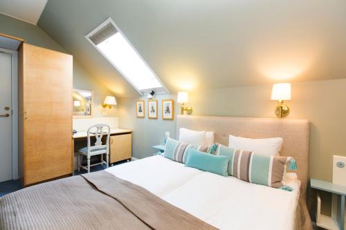 Lady Hamilton Hotel - main image
