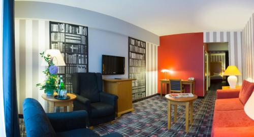 2 twin beds, 1 sofa bed