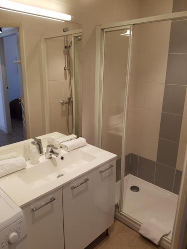 2 bedrooms, 4 beds
