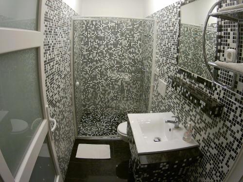 Szlavi Apartman - image 13