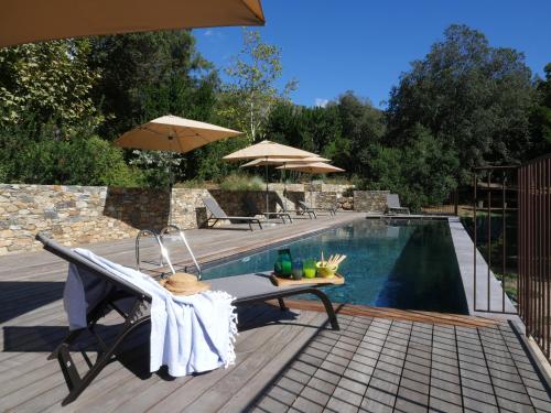 Peldbaseins, Les Villas Verroust in Barbaggio