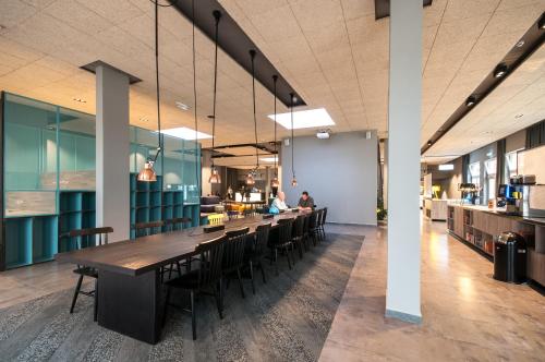 wspólne pomieszczenie/salon TV, a&o Berlin Mitte in Berlin