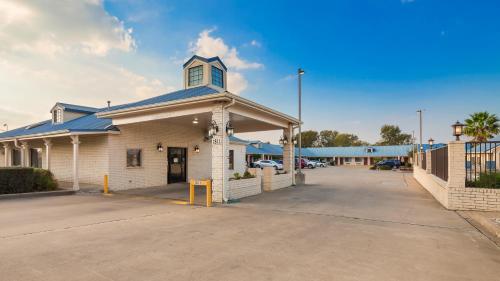 Best Western Regency Inn & Suites in Gonzales, USA