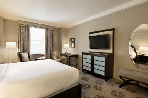 Fairmont Room with Queen Bed