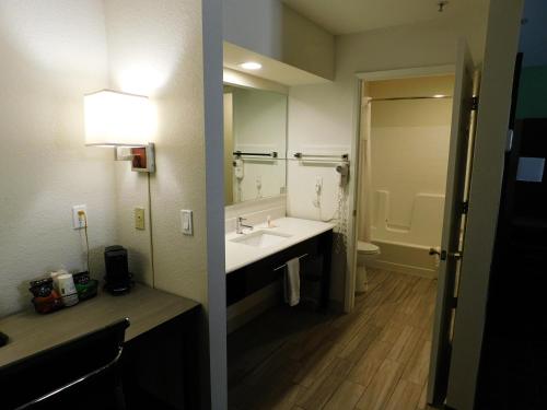 Travelodge by Wyndham Angels Camp CA - image 3