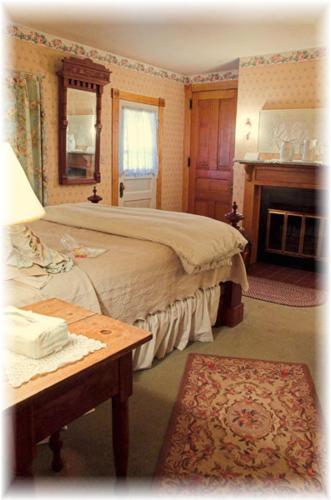 Queen Room with Garden View