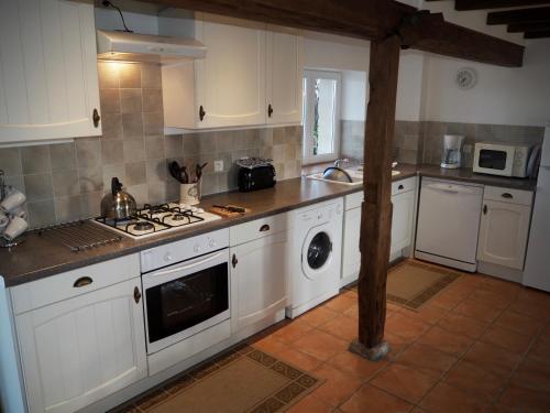 Kitchen, Villas de Leypinas Gites in Lubersac