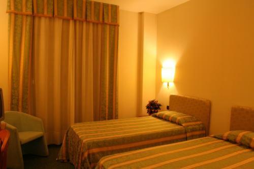 3 twin beds