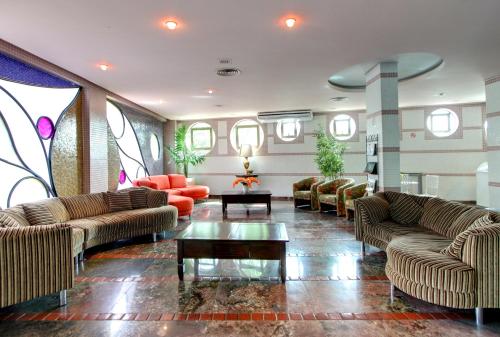 ห้องส่วนกลางสำหรับนั่งเล่น/ดูทีวี, Falls Galli Hotel in กัมโปส โด อีกัวชู