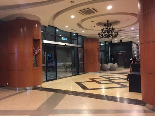 Exterior view, 2775 sqf Sunset Luxury Condo in 1 Borneo