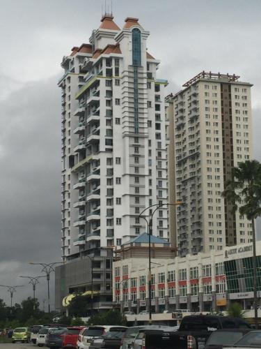 Exterior view, 2775 sqf Sunset Luxury Condo in 1 Borneo