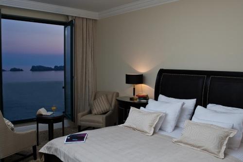 Photo 1 Royal Princess Hotel