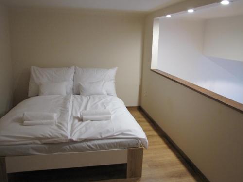 Pair of Kings | Budapest