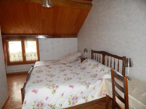 1 double bed, 1 twin bed
