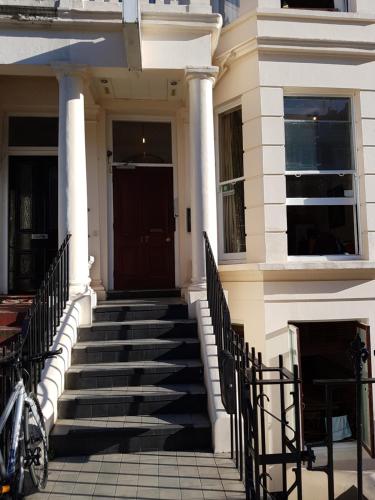 Barmy Badger Backpackers – London